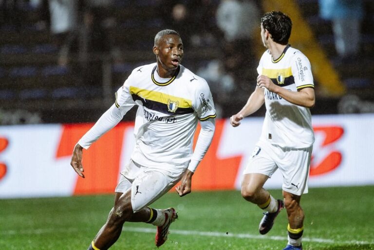 Portugal-based striker Umar Abubakar earns first Nigeria call-up