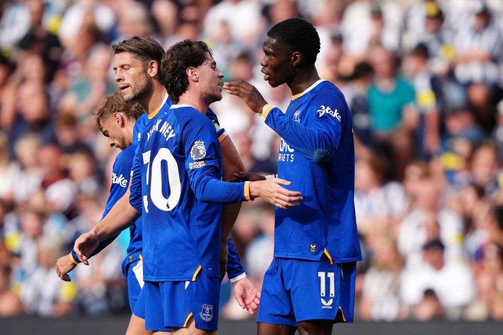 Thierno Barry strikes as Everton edge 10-man Ipswich to move fifth