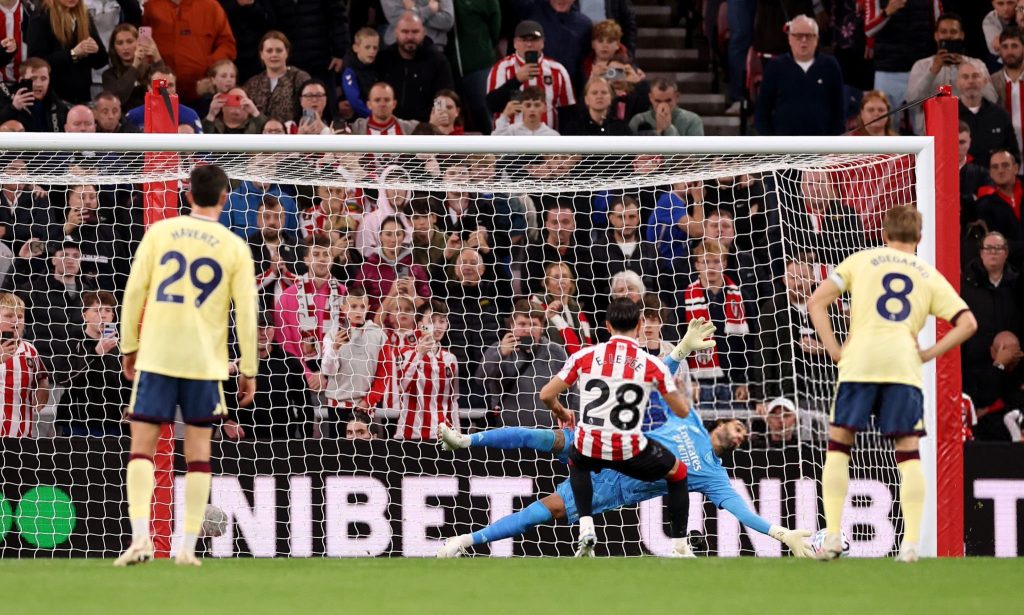 Enzo Le Fée apologises to Sunderland fans after Arsenal penalty miss