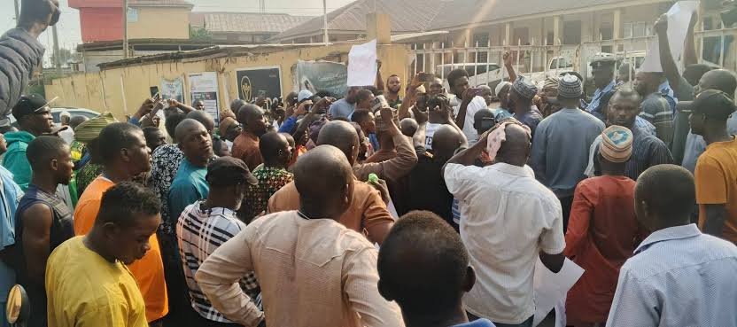 Osogbo Residents in Panic as Discount Food Firm Shuts Down, Traps Advance Payments