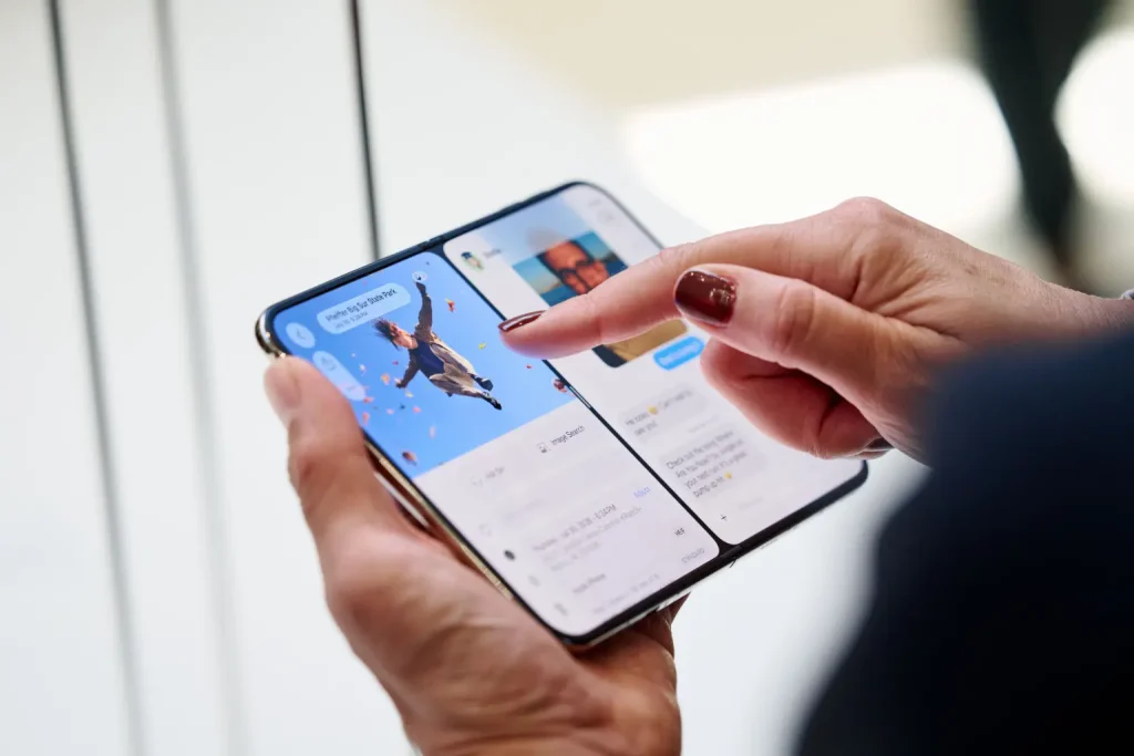 Left-handed Apple users cry foul over right-handed iPhone duo design