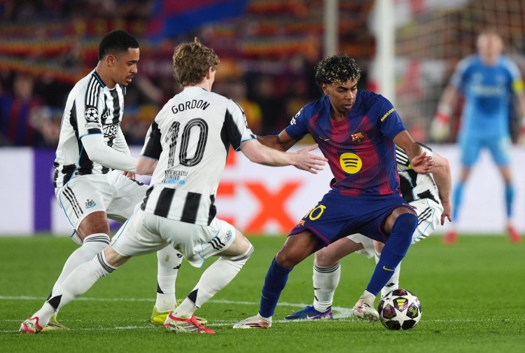 Anthony Gordon strikes up friendship with Barcelona superstar after Newcastle exit