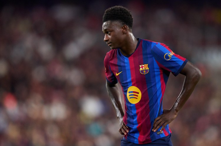 Barcelona new signing Jesse Bisiwu stretchered off with ankle injury