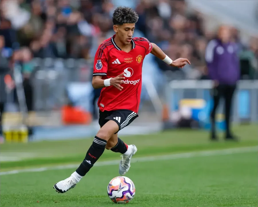 Deco clears the air: Barcelona not pursuing Man United prodigy JJ Gabriel