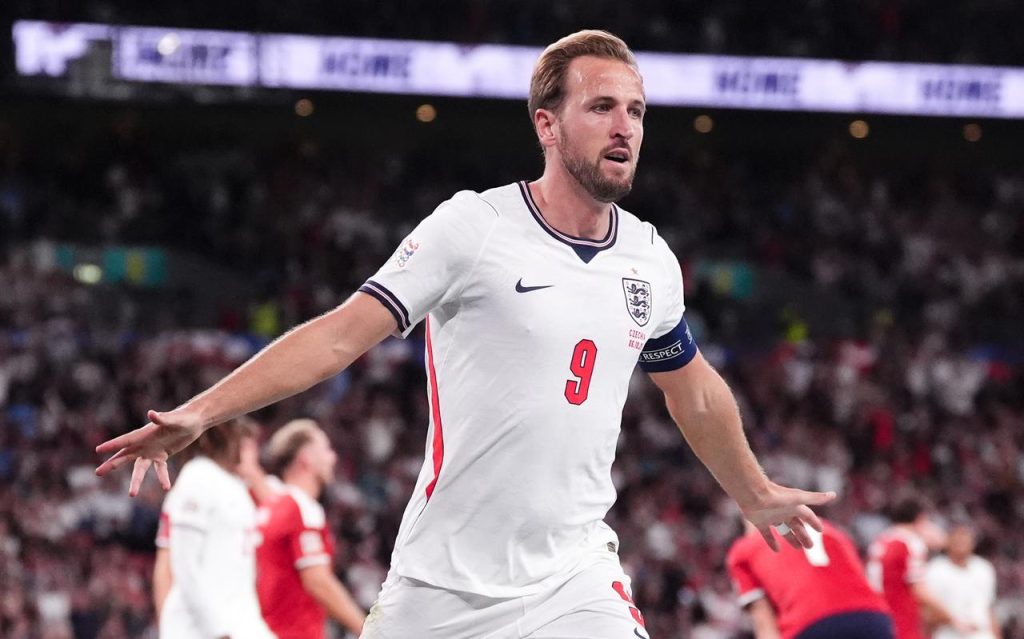 Harry Kane makes history as England cruise past Czech Republic 3-0