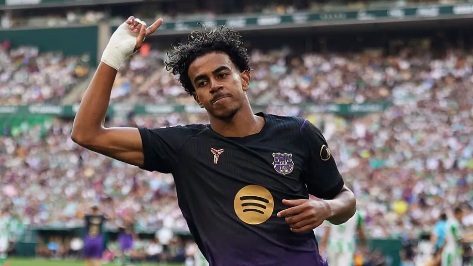 Five-star Barcelona sweep aside 10-man Real Betis in seven goal thriller