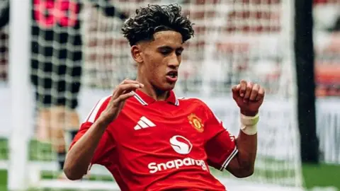 JJ Gabriel included in Man Utd team photo despite ongoing rift over exit
