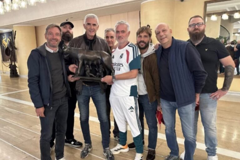 Roma fans honour Mourinho with bronze She-Wolf, declare him a Son of Rome