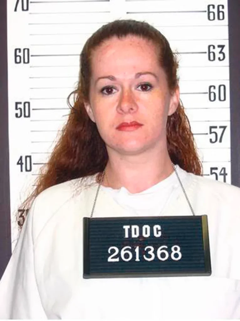 Tennessee used SEVEN needles in botched execution — she tried to help them find her vein!