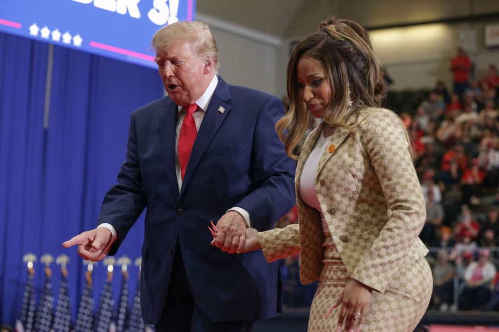Trump praises Nicki Minaj’s looks at Michigan rally: “I looked at one hell of a beautiful a– before”