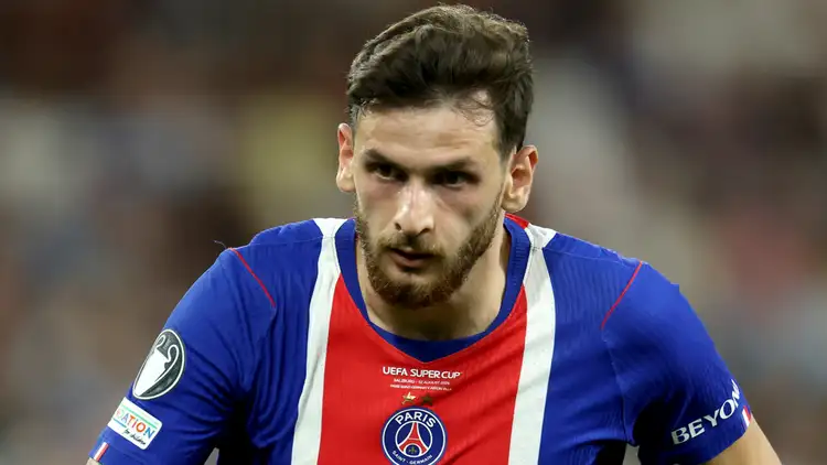 PSG confirm successful knee surgery for Khvicha Kvaratskhelia