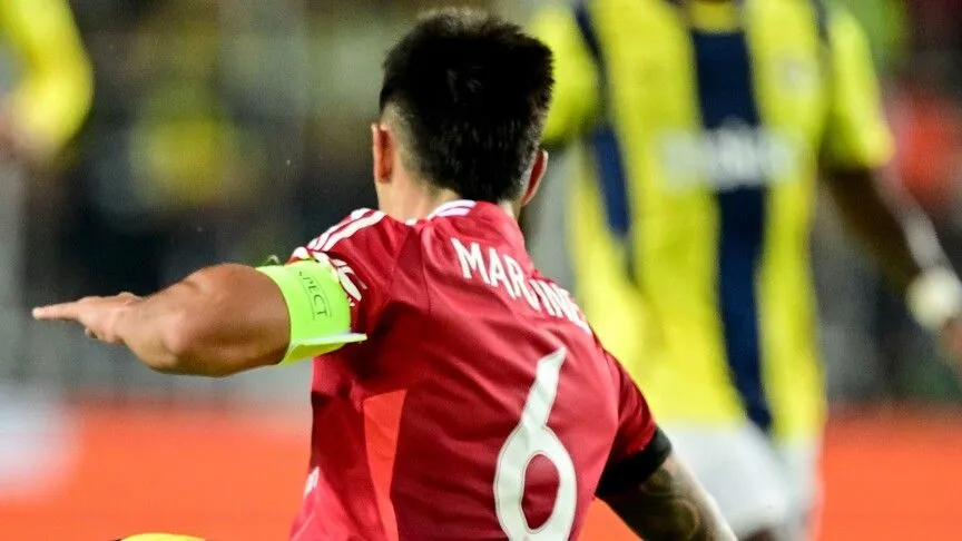 Lisandro Martinez apologises to Manchester United after criticising club hierarchy